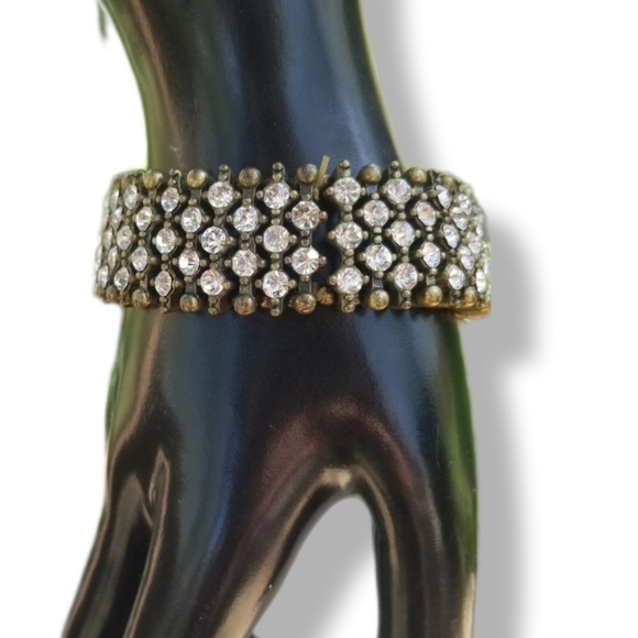VINTAGE ANTIQUED BRASS & WHITE RHINESTONE MESH DESIGN STRETCH BRACELET - Picture 3 of 7